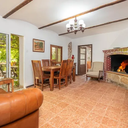 Masia Garriga, Avia Feriehus